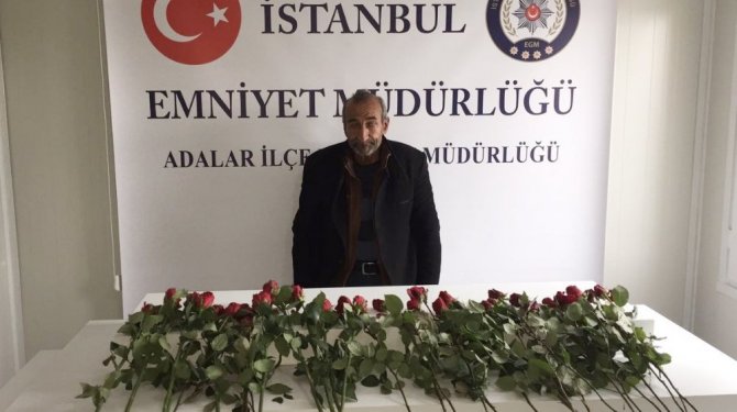 Sevgililer Günü’nde gül çaldı