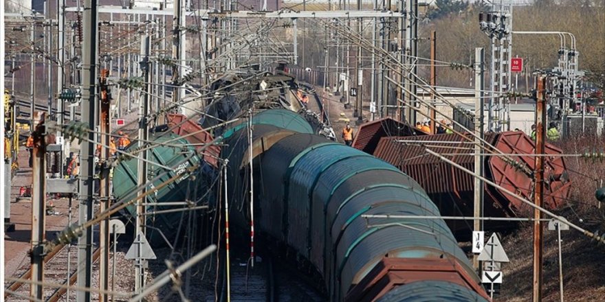 Lüksemburg'da trenler çarpıştı