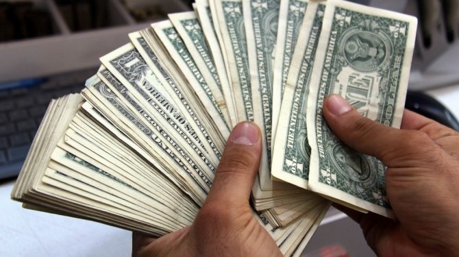 Dolar 3,6530 liradan güne başladı