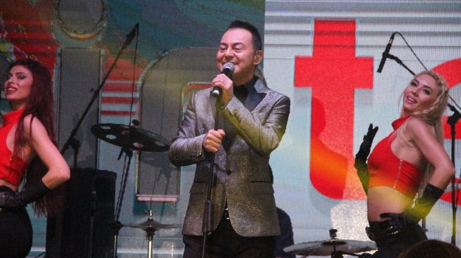 Serdar Ortaç Konya'yı coşturdu