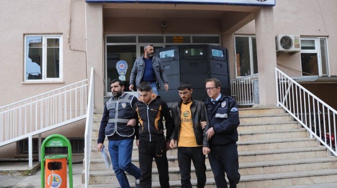 Suriyelilerin tavuk kavgası cinayetle bitti