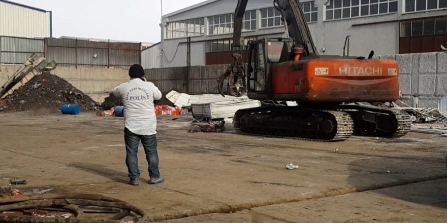 İş makinesinin altında kalarak can verdi