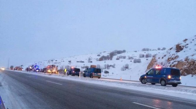 Yolcu otobüsü devrildi: 21 yaralı