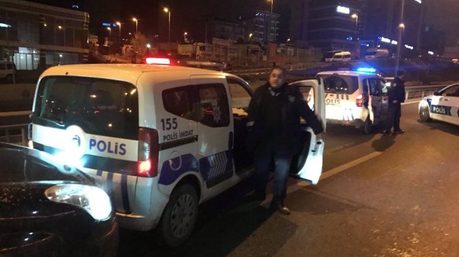 Kaçarken Polis ekip otosuna arkadan çarpınca yakalandılar