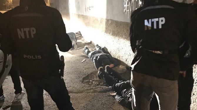 Adana’da torbacı operasyonu nefes kesti