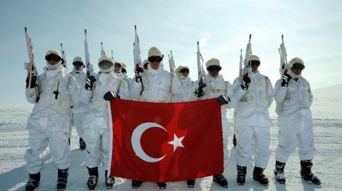 378 personel kar kış demedi