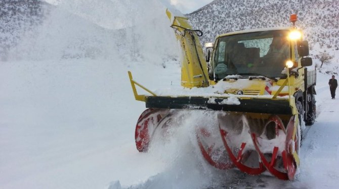303 köy yolu ulaşıma kapandı