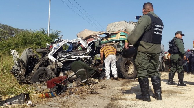 Korkunç kaza: 16 kişi öldü, 50kişi yaralandı