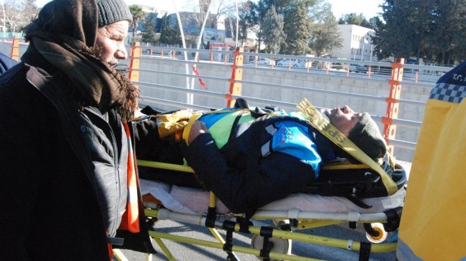 Perde kornişi, yola duba vidalayan belediye işçisini hastanelik etti