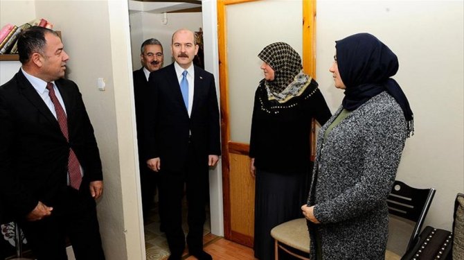 İçişleri Bakanı Soylu şehit Fethi Sekin'in ailesini ziyaret etti