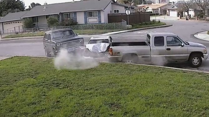 Park halindeki araçları felç etti!