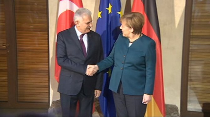 Başbakan Yıldırım Almanya'da Merkel'le görüştü