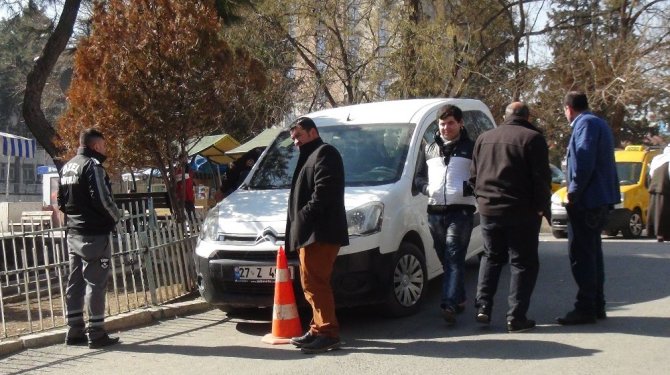 Ücretsiz internet için girdiği aracın içerisinde ölü bulundu