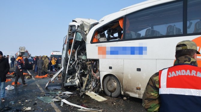 Korkunç kazada ölü sayısı 7'ye yükseldi