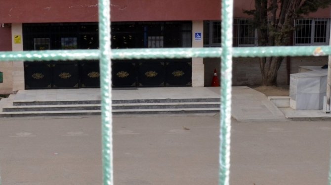 Okulda pitbull dehşeti yaşandı