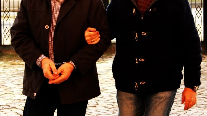 35 eski polis tutuklandı