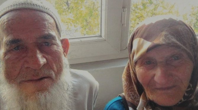 Ölüm yaşlı çifti secdede yakaladı
