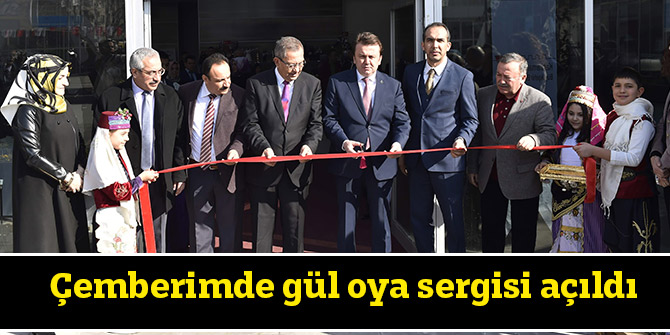Çemberimde Gül Oya Sergisi Açıldı