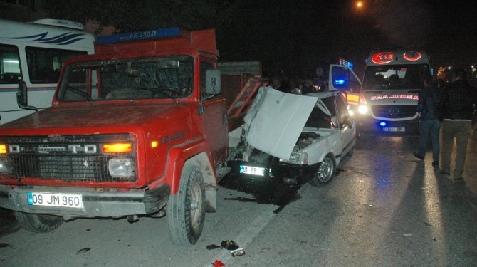 Otomobil kamyonete çarptı: 3 yaralı