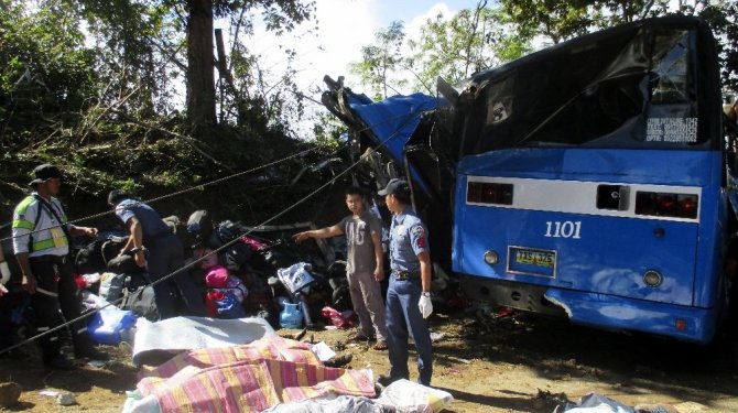 Korkunç kaza: 15 kişi can verdi