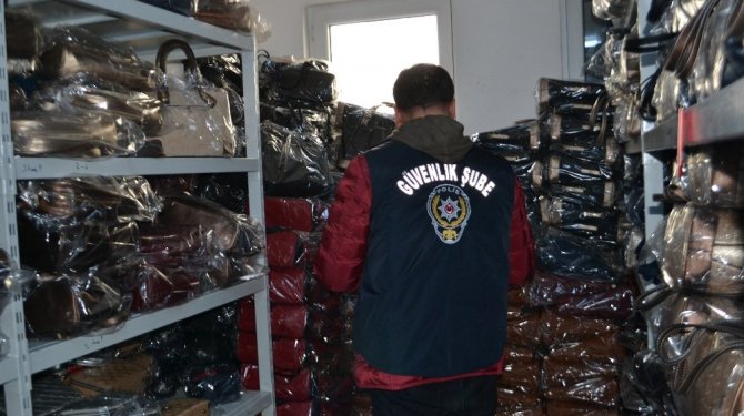 5 bin sahte çanta ve cüzdan ele geçirildi