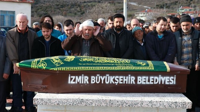 Üvey babasının öldürdüğü Ahmet’i son yolculuğuna uğurlandı