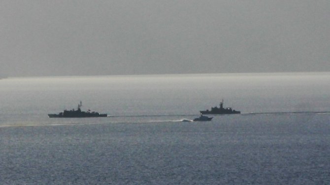 Türk ve Yunan savaş gemileri Kardak’ta karşı karşıya geldi