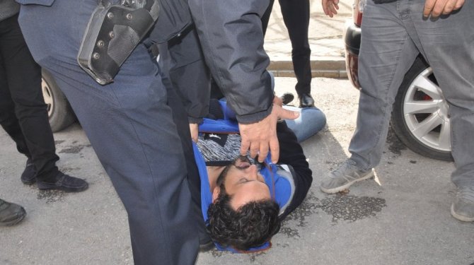 Polisin elinden kaçan şahsı vatandaşlar böyle yakaladı!