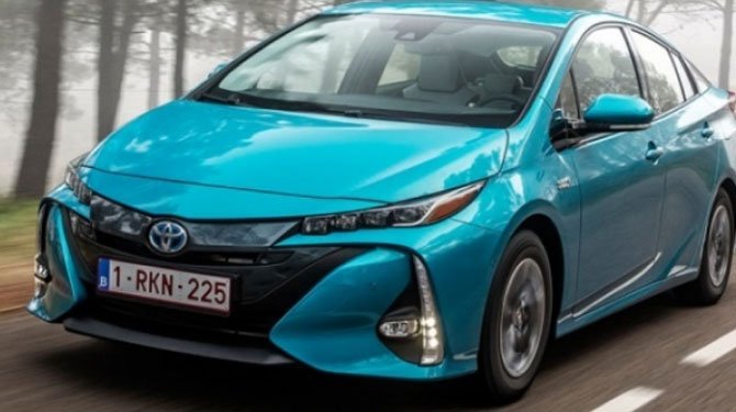 Toyota Pirus Hibrit'e İngiltere'de Büyük İndirimler Uyguluyor
