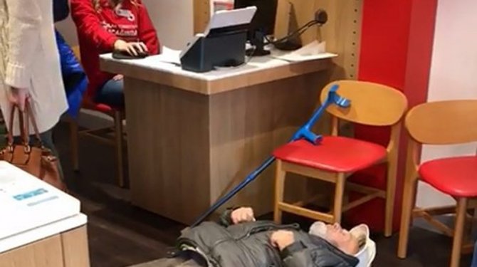 90’lık dede telefon faturasını görünce bayıldı