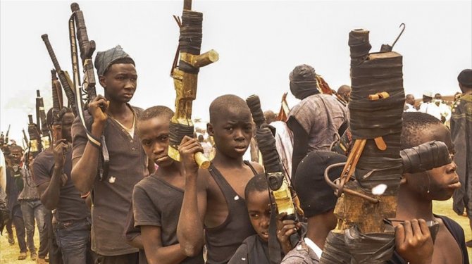Dünyadaki çocuk askerlerin yüzde 40'ı Afrika'da