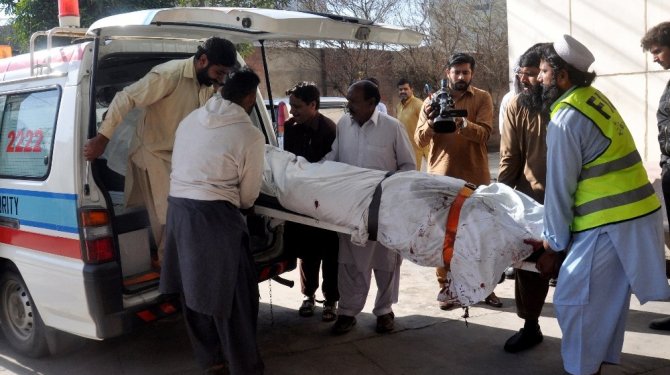 Pakistan’da uçak düştü: pilot ve yardımcı pilot hayatını kaybetti