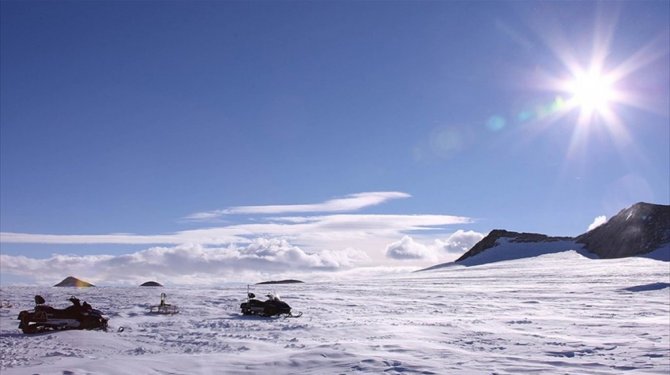Antarktika'ya üs için ilk ekip yola çıktı