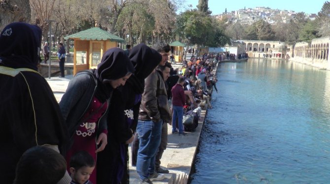 Balıklıgöl’e ziyaretçi akını