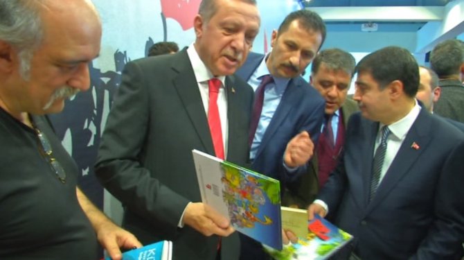 Erdoğan, Uluslararası CNR Kitap Fuarı’nı gezdi