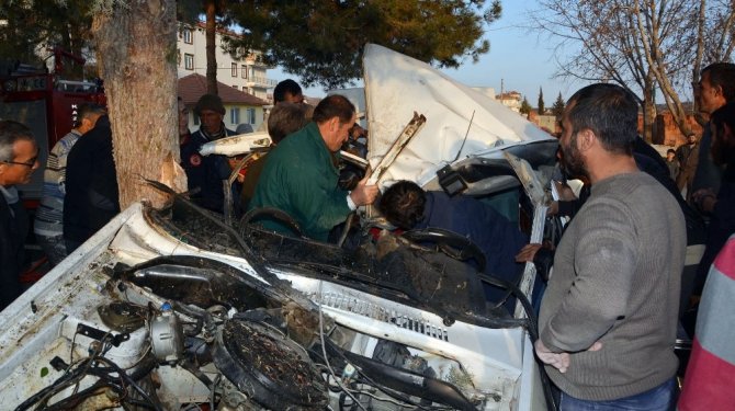 Aşırı hız kaza getirdi: 1 ölü, 2 yaralı