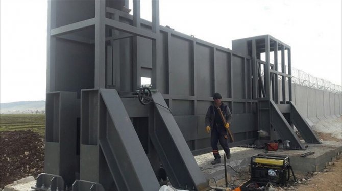 TOKİ'nin inşa ettiği sınır duvarının yarısı tamamlandı