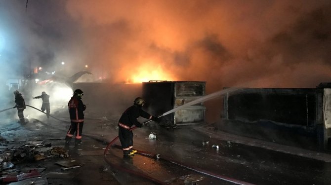 Geri dönüşüm tesisinde yangın