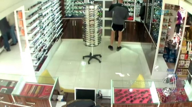 BM askerleri hırsızlık yaptı: İşte o anlar