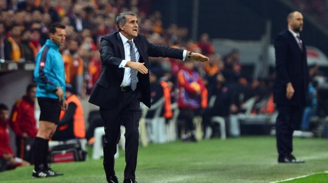 Şenol Güneş’in 500. lig maçında derbi sevinci
