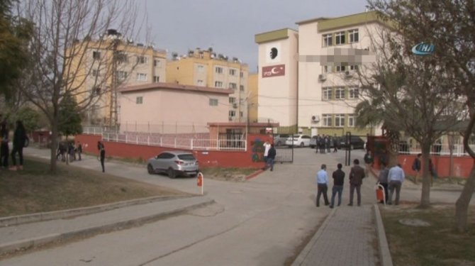 Lisede kantinci çırağı  4 öğrenciyi yaralı