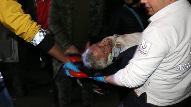 Yerdeki inşaat demiri canından ediyordu