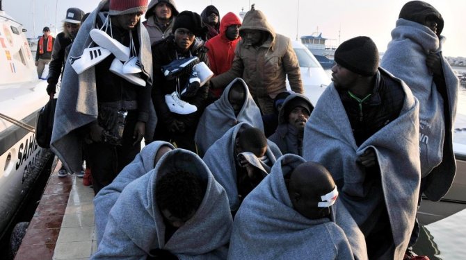 Kaçak göçmenler son anda kurtarıldı