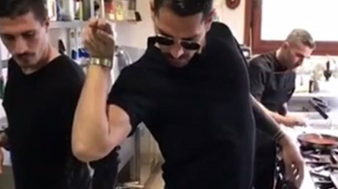 İtalyan futbolcudan Nusret taklidi