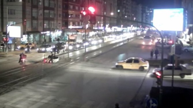 Motosiklet kazaları görenleri hayrete düşürdü