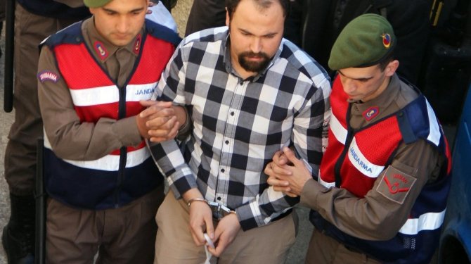 Kendine FETÖ'cü diyenlerden şikayetçi oldu