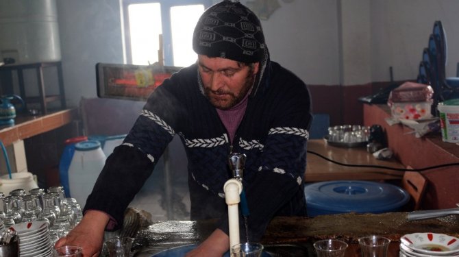 5 dil bilen çaycı iş arıyor!