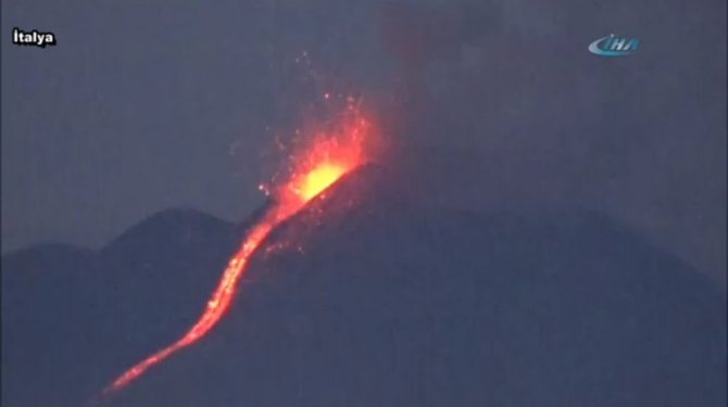 Etna Yanardağı böyle patladı