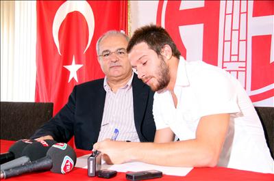 Antalyaspor Yenal Tuncerle anlaştı