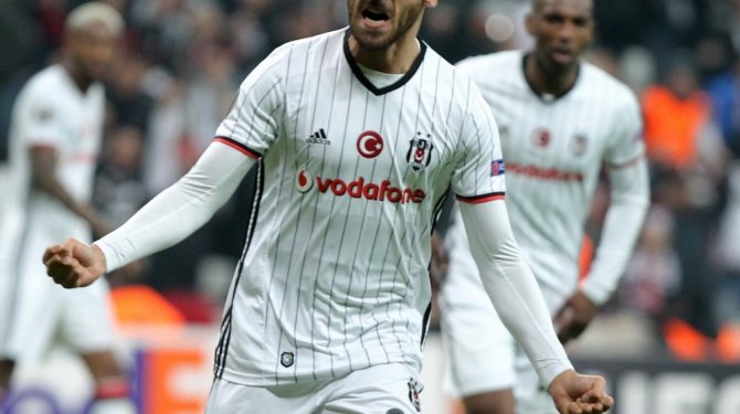 Cenk Tosun 19 golle kariyerinin zirvesinde